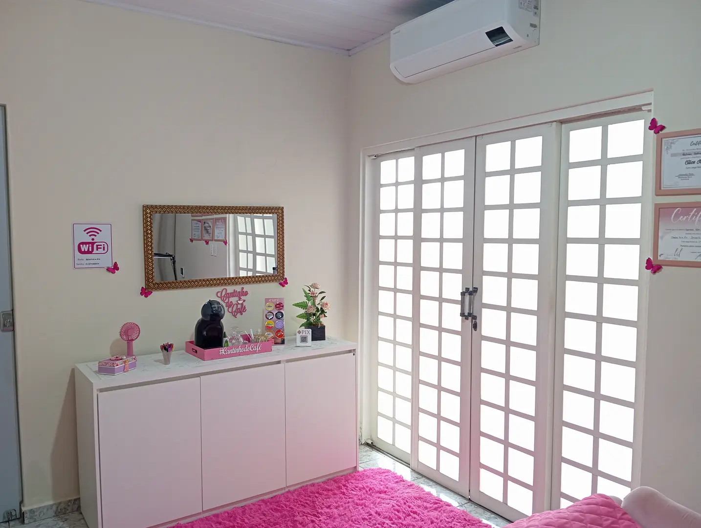 Vista da segunda porta de entrada do estúdio